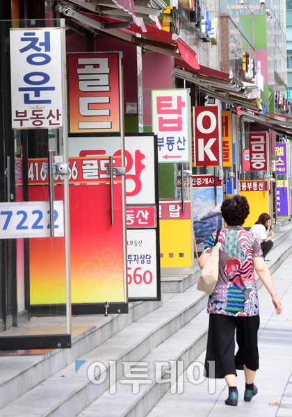 [포토] 보유세 인상, 한산한 공인중개사 사무소