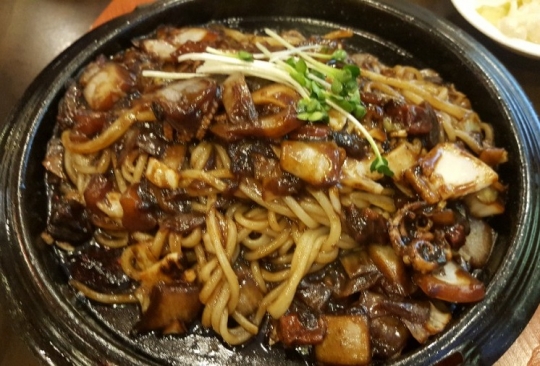 2TV 저녁 생생정보 딱 하나 바꿨을 뿐인데, 철판해물짜장면 맛집 벽제수타·매운등갈비 맛집 양푼애등갈비…위치는?