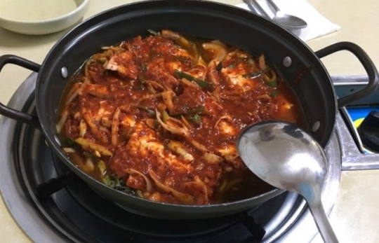 2TV 저녁 생생정보 우리 동네 숨은 맛집, 시래기 두부조림 맛집 두향·두루치기 김치찌개 맛집 통돼지 두루치기&김치찌개 전문점…위치는?