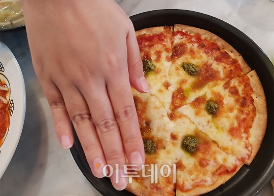 [e기자가 간다] “백종원이 파스타 가게를?” 미친가격 화제된 ‘롤링파스타’ 가보니