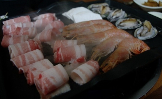 2TV 저녁 생생정보 가격파괴Why, 1인분 3900원 대패삼겹살+전복 한마리+왕새우 한마리 맛집 별난고기집…위치는?