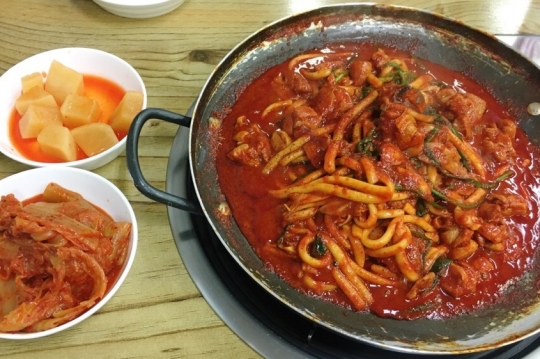 2TV 저녁 생생정보 고수의 한 수 열전, 얼큰 닭 국수 전골 맛집 밤마차·해물 녹색 면 짬뽕 맛집 청솔밀면…위치는?