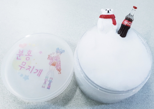 분홍무지개, 슬라임 안정성 논란 속 천연 앞세워 협업 행진