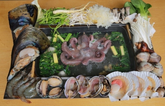 2TV 저녁 생생정보 그들이 반한 최강 맛집, 족발 맛집 영양족발순대국·통문어 해물 철판탕 맛집 조개를 탐하다…위치는?