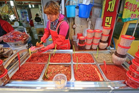 [알아두는 여행 tip] 매력 부자 인천…닭강정 먹고 수상 택시 탈까