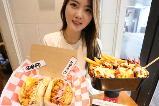 갤러리아 명품관 고메이494, ‘롸카두들 내쉬빌 핫치킨’·‘한양분식’ 팝업 선봬