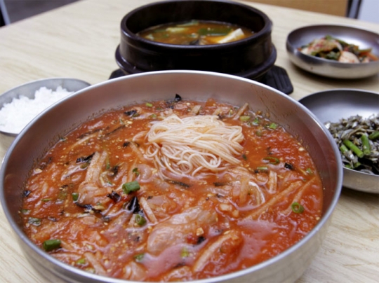 생방송 투데이 오늘방송맛집- 소문의 맛집, 중독성 강한 새콤함 포항 물회 맛집 환여횟집…하루 방문 2000명의 비결은?