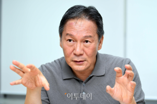 [e기자가 만났다] 직접 키운 ABC마트 겨냥한 안영환 토종 슈마커로 꺾겠다