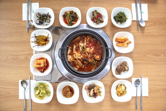 2TV 저녁 생생정보 비법 24시 밥상을 털어라, 바지락고추장찌개&닭볶음탕 맛집 도애식당…양도 푸짐 맛도 엄지척!