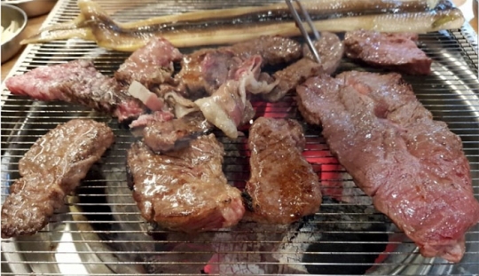 2TV 저녁 생생정보 가격파괴Why, 1만9900원 소고기 6종+장어 숯불구이 무제한 맛집 장어훔친소도둑…대박 비결은?