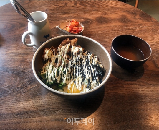 [지금은 혼밥 중] 이국적인 음식 많은 이태원…쌀밥 먹고 싶을 때 찾는 마요식당