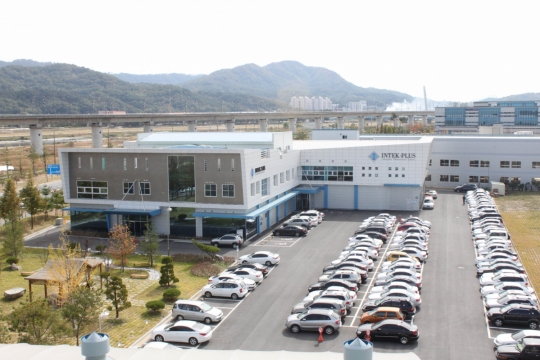 [기업탐방] 인텍플러스, 차세대 반도체 패키징 검사 장비 납품 본격화