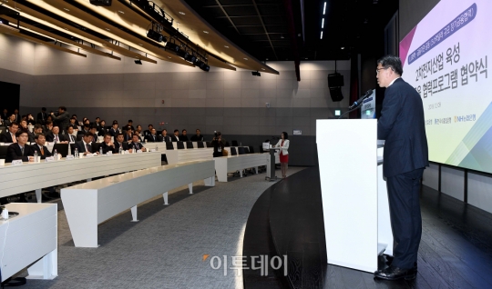 [포토] LG화학 산업·금융 협력프로그램 협약식 찾은 은성수 위원장