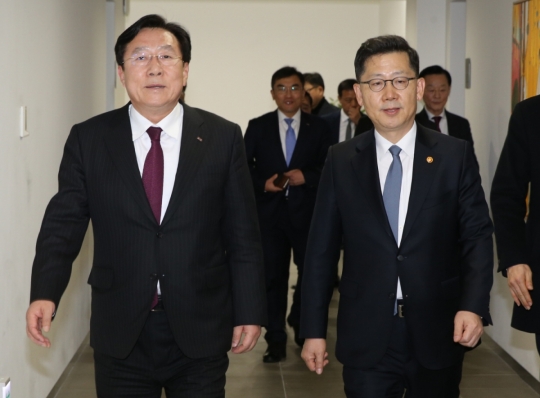 김현수 장관 만난 중소기업인들, 농약 등록제도 개선 등 건의