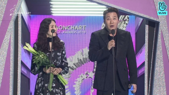 ‘2020 가온차트’ 윤민수, 수상 후 사재기 논란 언급 “바이브는 부끄러운 짓을 하지 않았다”