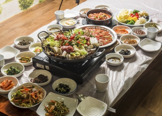 2TV 저녁 생생정보 전설의 맛, 36년 전통 자연 담은 산채정식 맛집 수○○○·43년 전통 튀김족발 맛집 홍○○○