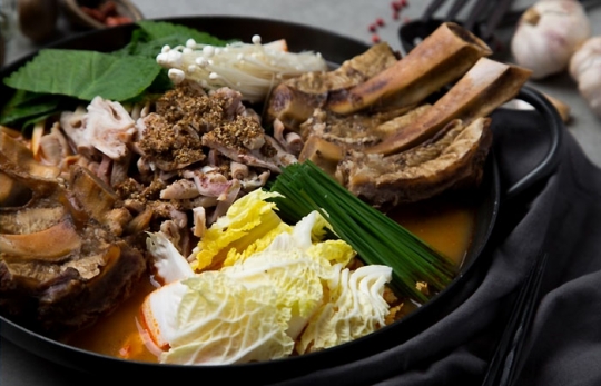 생방송 투데이 오늘방송맛집 - 더 맛있show, 한 냄비 속 두 가지 맛! 갈비 곱창 전골 맛집 숙○○○…대박 비결은?