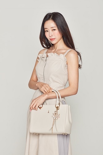 패션&뷰티 크리에이터 벨르제이, 엘레강스 파리 모델로 전격 발탁