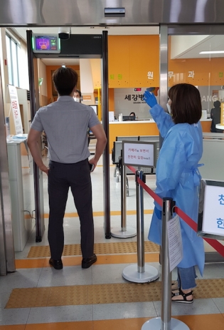세강병원, ‘무인 안면인식 열 감지기’ 도입