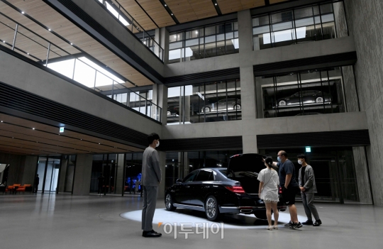 [포토] 작품이 된 전시관 제네시스 수지 개관