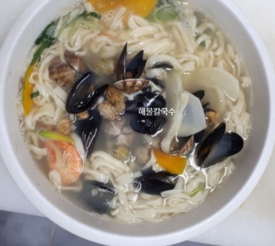 2TV 저녁 생생정보 비법 24시 밥상을 털어라, 해물칼국수&김치만두 맛집 윤○○○○○○○…시원한 국물이 일품!