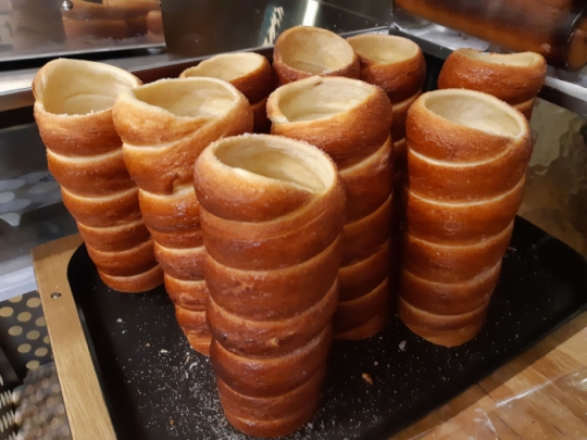 생방송 투데이 오늘방송맛집 - 골목빵집, 상상 그 이상! 정체불명의 빵 등장 굴뚝빵 맛집 솔○○○○…특이한 모양에 시선 집중