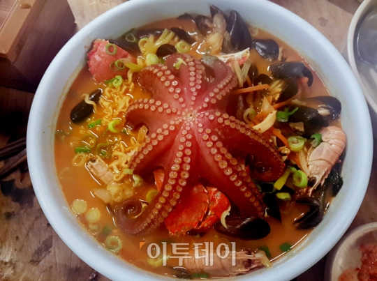 생방송 투데이 오늘방송맛집 - 자족식당, 제주도 보말칼국수 맛보러 옵서예~ 보말칼국수 맛집 삼○○○○ ○…대박 비결은?