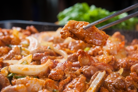 2TV 저녁 생생정보 맛의 정석-가족끼리 왜 그래, 솥뚜껑 더덕 오리 불고기 맛집 산○○○…더덕+오리 조합=찰떡궁합!
