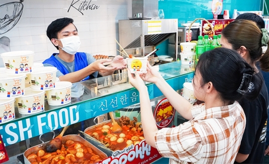 베트남 11월 11일 떡볶이 데이…aT, GS25와 쌀가공식품 홍보