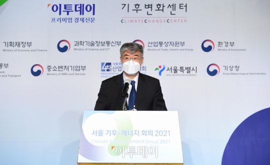 [포토] 서울 기후-에너지 회의 2021 축사하는 박광석 기상청장