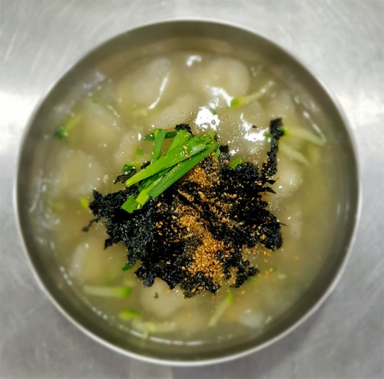 생방송 투데이 오늘방송맛집 - 자족식당, 하지 감자로 만든 제철 감자옹심이 맛집 동○○○○○○…순옹심이·옹심이 칼국수 대박 비결은?