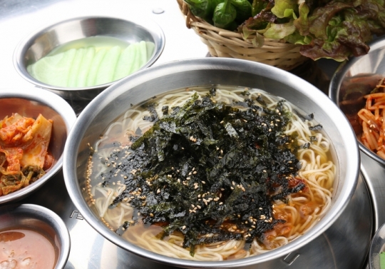 생방송 투데이 오늘방송맛집 - 인생 분식, 소중한 마음을 새기다! 16년 잔치국수 맛집 청○○…인기 비결은?