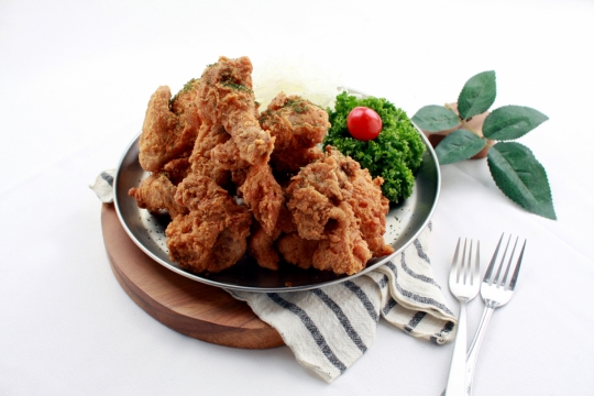2만원 치킨 시대…후라이드 치킨 최고가 브랜드는 어디?