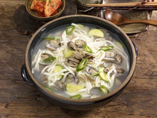 2TV 생생정보 전설의 맛, 한겨울에 딱? 뚝배기 칼국수 맛집 뚝○○○○○○…대박 비결은?