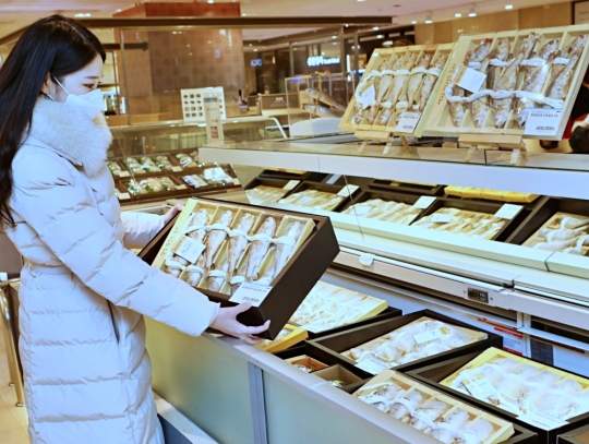 250만 원 굴비세트 인기…롯데백화점, 수산 선물세트 실적 78% 신장