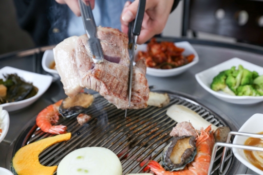 생방송 투데이 오늘방송맛집- 고수뎐, 흑돼지의 풍미를 정점으로 이끌다 봉○○○ ○○○의 비결은?