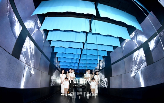 [포토] 롯데월드 서울스카이 미디어아트 특별전 나는 고래