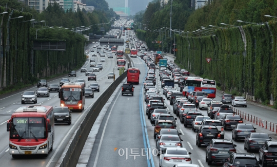 [포토] 여름휴가, 정체되는 고속도로