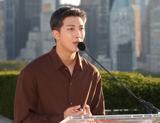 방탄소년단 RM, 갑작스런 삭발에 입대?…아직은 아니다 직접 해명