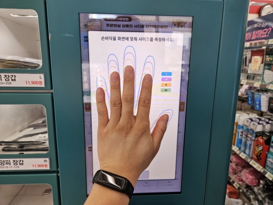“골프공 나오는 자판기 신기”…‘MZ 골퍼’ 정조준 한 세븐일레븐 [가보니]