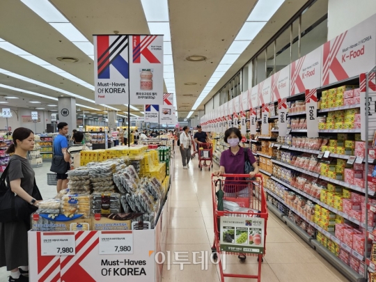 ‘대형마트 리뉴얼 전쟁’…홈플 이어 롯데도 제타플렉스 오픈[가보니]