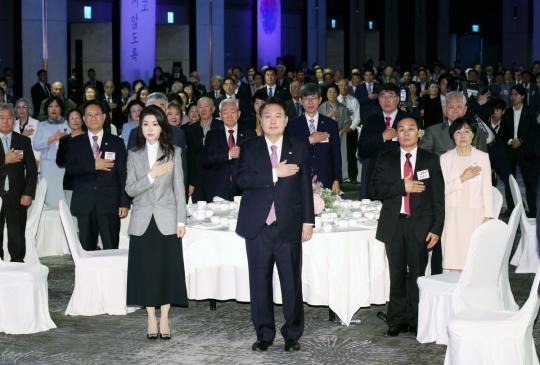 尹, 파독 근로자 오찬…위대한 한국인 산업사…땀·헌신 예우할 것