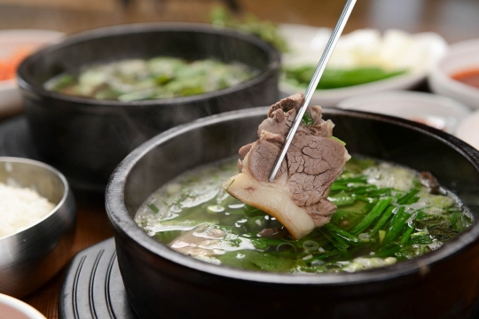 ‘생방송 투데이’ 오늘방송맛집- 막 퍼주는 집, 고기 듬뿍! 초저가 설렁탕 맛집 ‘참○○’