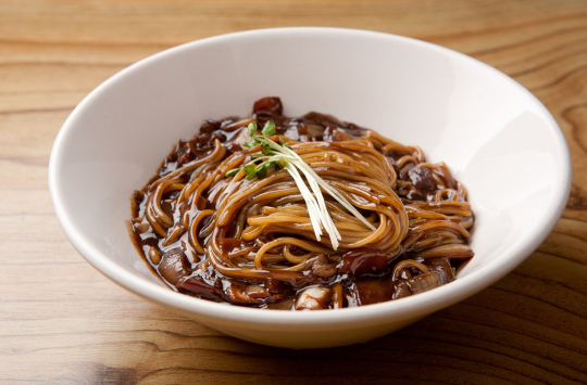 ‘생방송 투데이’ 오늘방송맛집- 막 퍼주는 집, 30년 전 가격! 초저가 짜장면 맛집 ‘사○○’