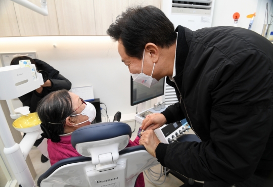 서울역 쪽방 주민도 무료 ‘치과 진료’…동자동 ‘우리동네구강관리 플러스센터’ 개관