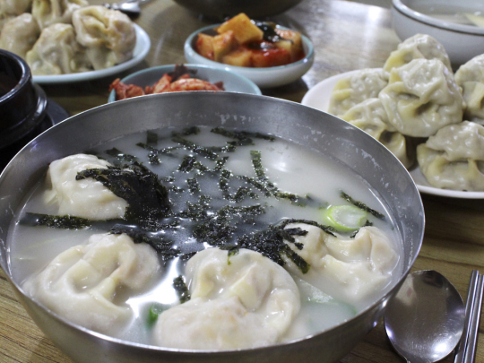 2TV 생생정보 오늘방송맛집- 겨울이면 생각나는 집! 푸짐한 만두전골 맛집 보○○○