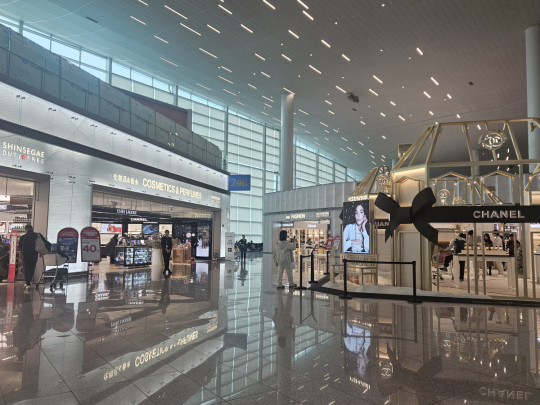 “차별화 상품·특화존으로 면세시장에 온기”…정식오픈 인천공항 T2 면세점 [가보니]