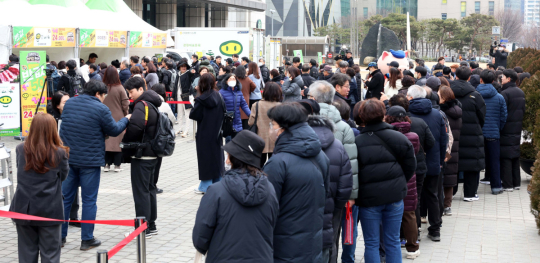 3월3일 삼겹살데이 앞두고 붐비는 특판행사장 [포토]