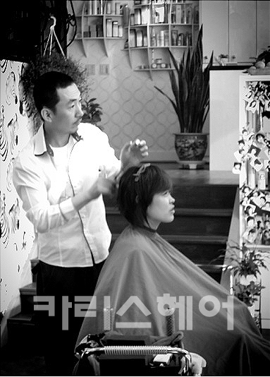 무코타 클리닉과 스킬붙임머리로 유명한 헤어샵, 송정역 카리스헤어