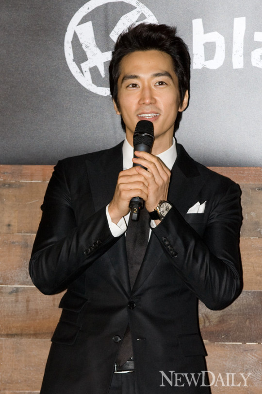 [포토] 블랙스미스 신사역점 사장 송승헌입니다